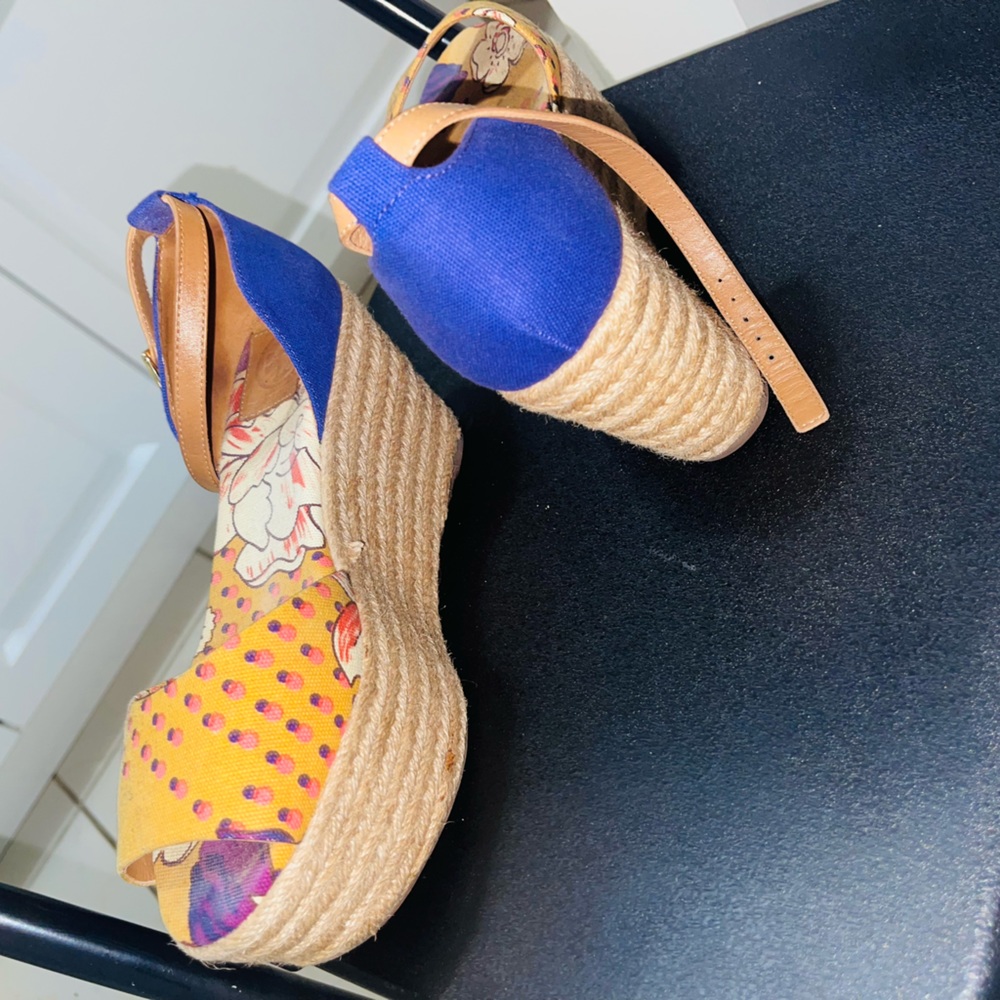 Tory Burch wedge really comfy,2 or 3 times use